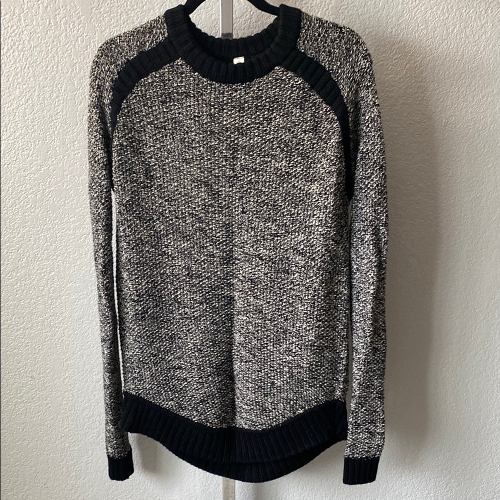 Lululemon Passage pullover sweater black and white Merino Wool size 6